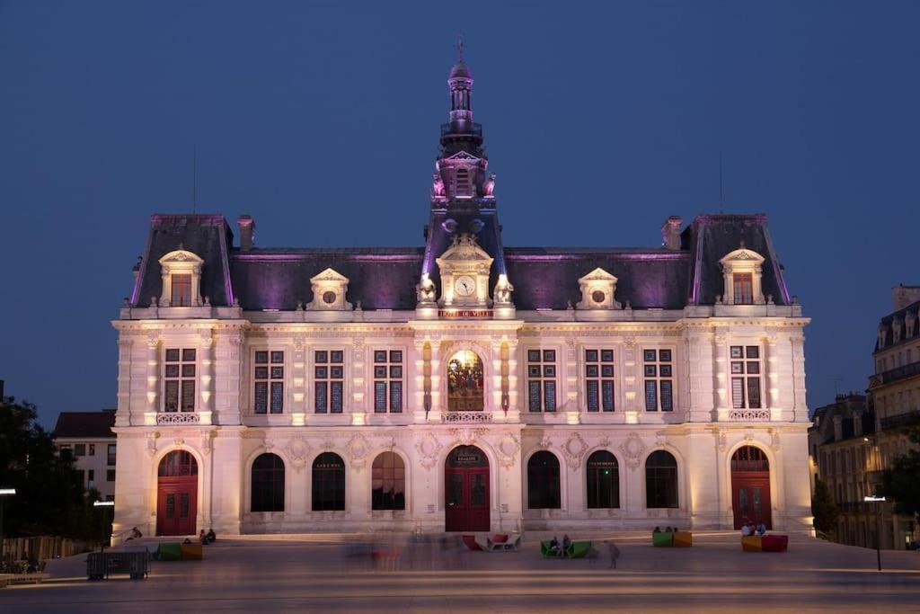 • Bel Appartement - Centre Historique De Poitiers Exteriör bild