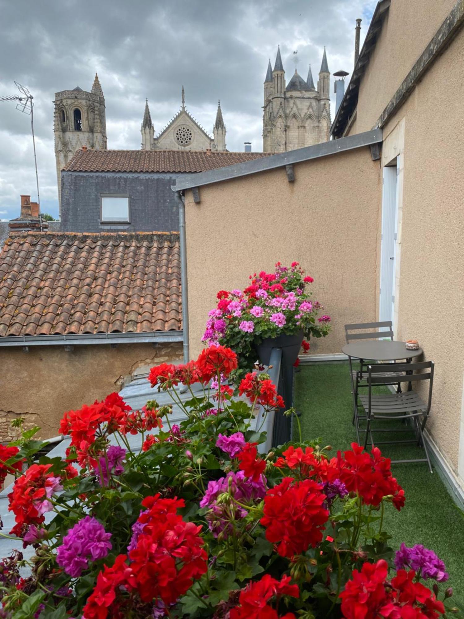 • Bel Appartement - Centre Historique De Poitiers Exteriör bild